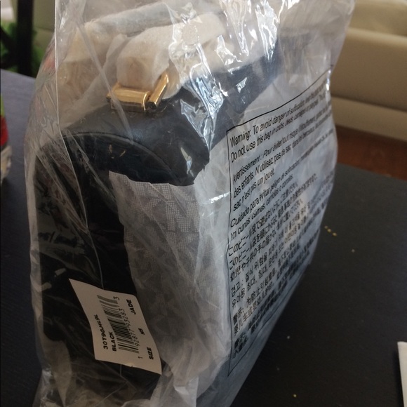 Michael Kors Jade Crossbody Handbag Black - Picture 2 of 8